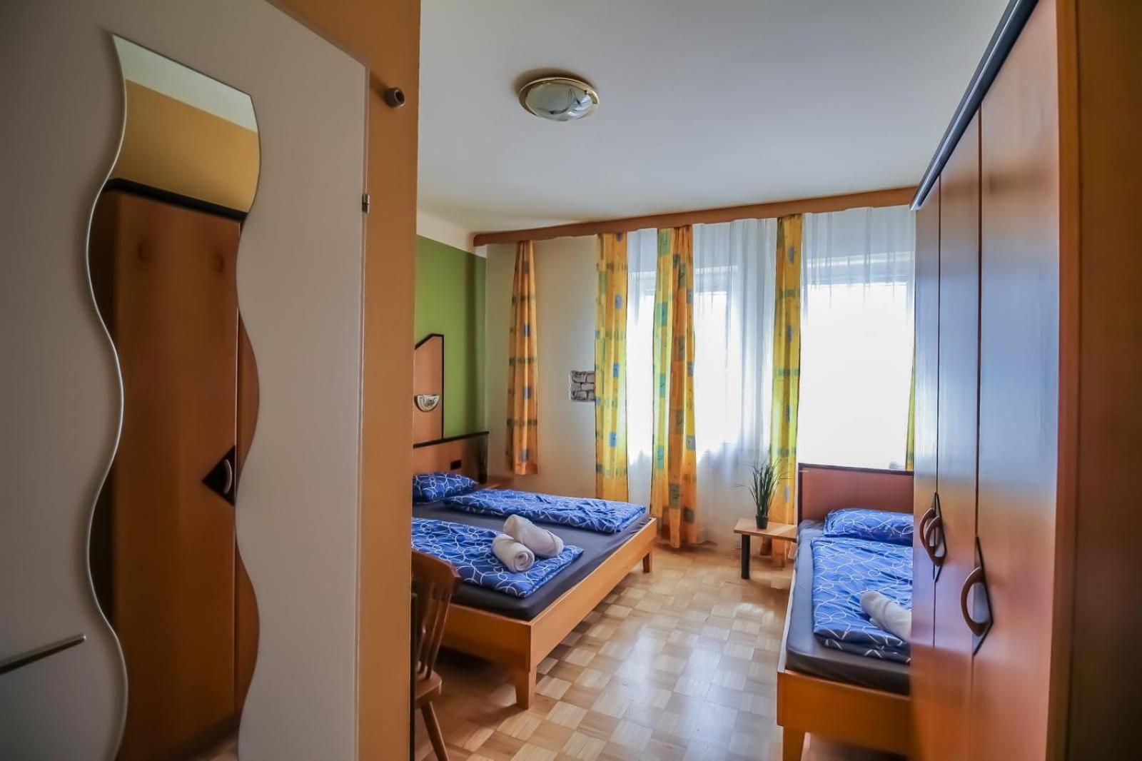 Affordable Central Rooms, 10-Min To Lugner City Виена Екстериор снимка
