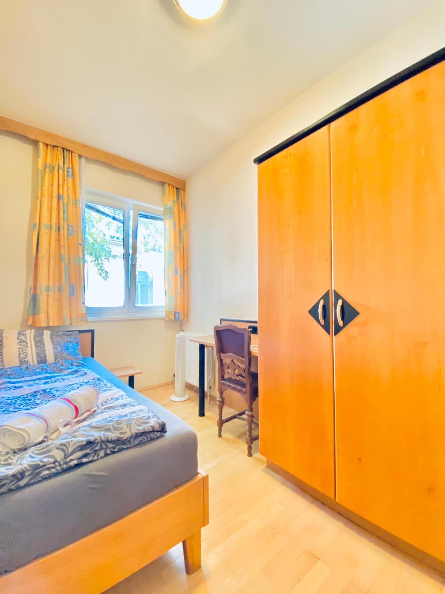 Affordable Central Rooms, 10-Min To Lugner City Виена Екстериор снимка