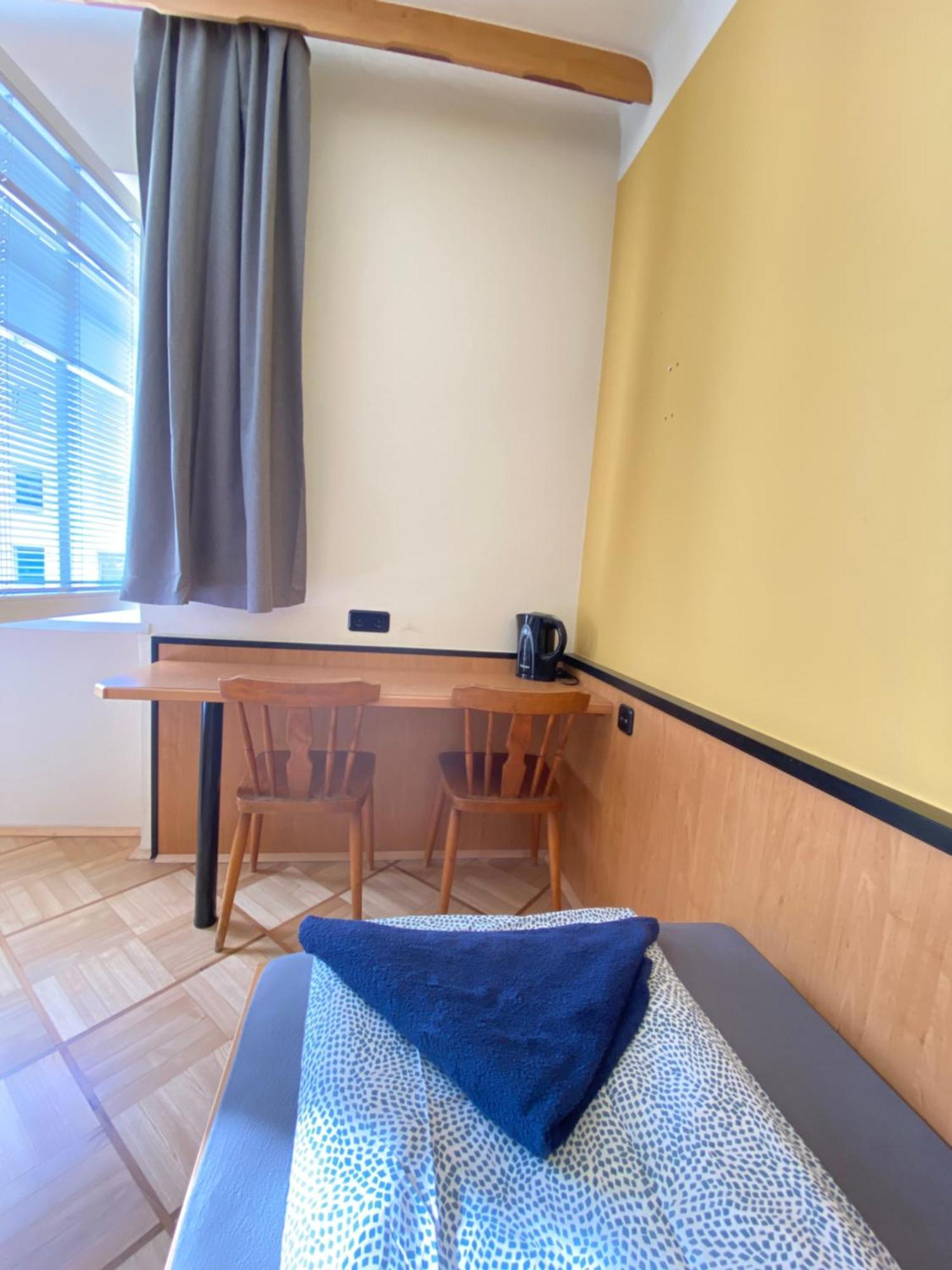 Affordable Central Rooms, 10-Min To Lugner City Виена Екстериор снимка