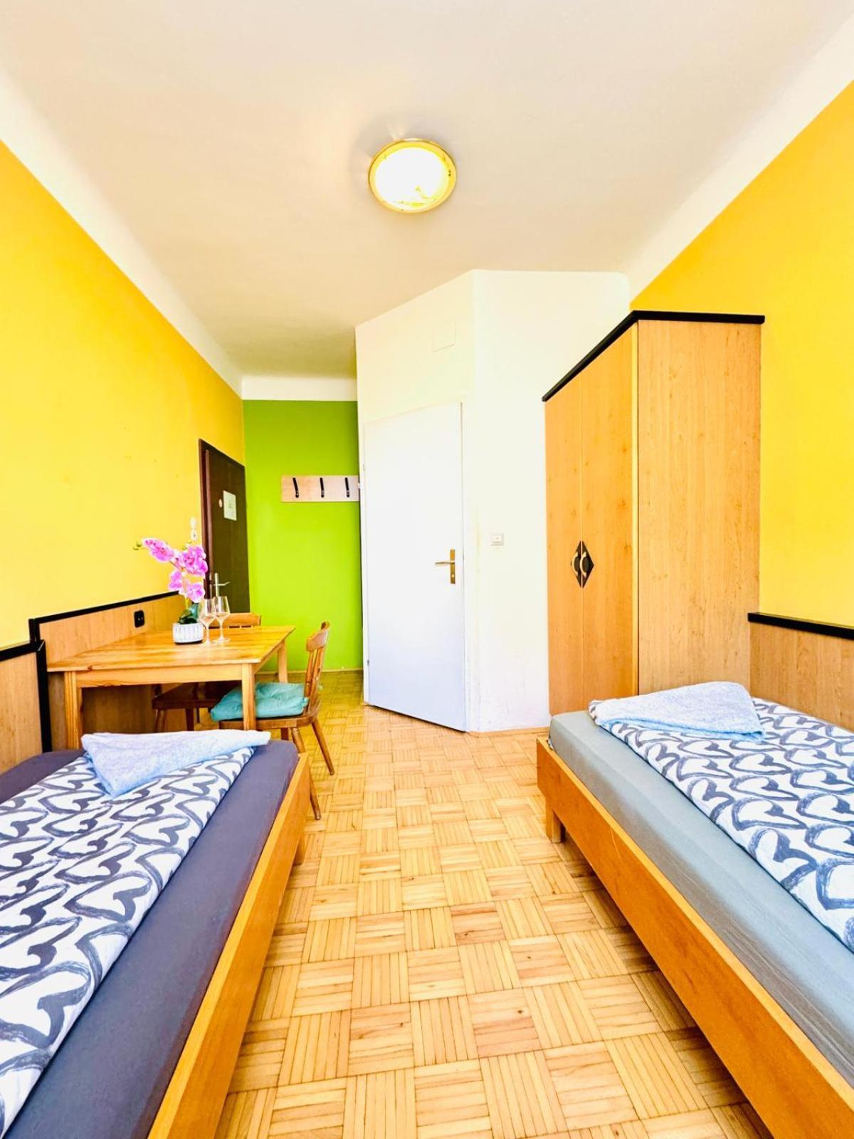 Affordable Central Rooms, 10-Min To Lugner City Виена Екстериор снимка