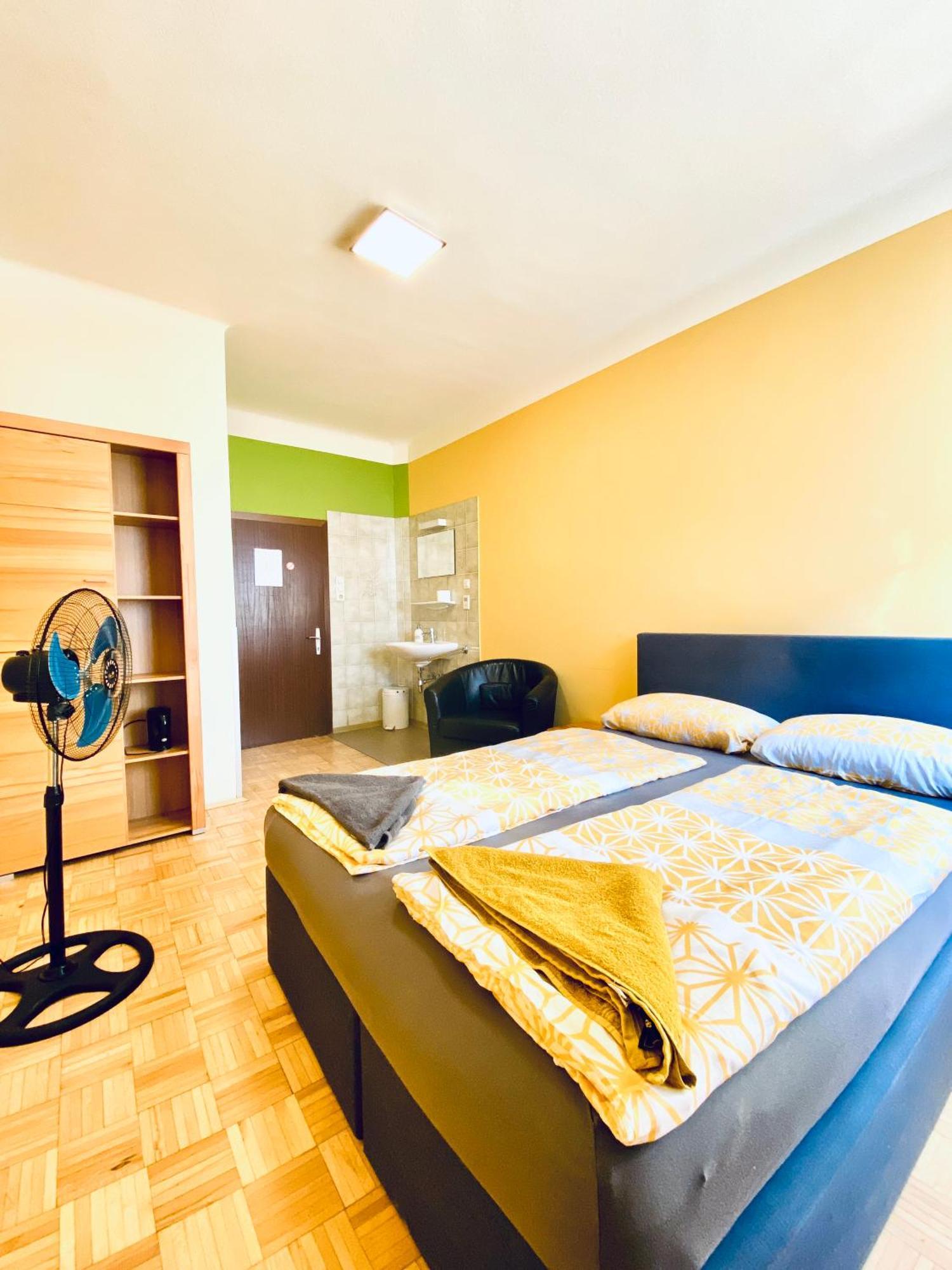 Affordable Central Rooms, 10-Min To Lugner City Виена Екстериор снимка