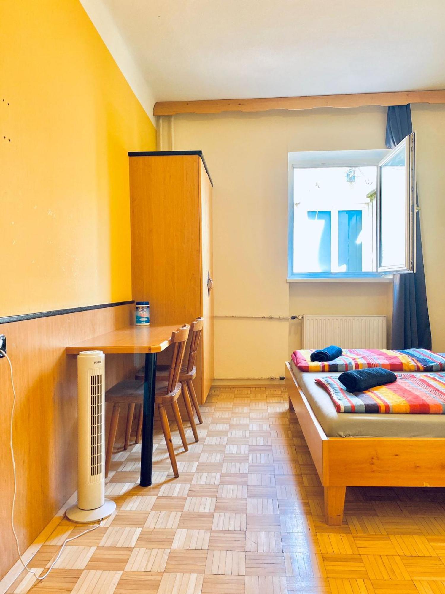 Affordable Central Rooms, 10-Min To Lugner City Виена Екстериор снимка